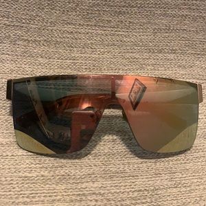 Square Framed Gucci Mirror Tint Sunglasses